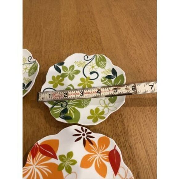 4 PIER 1 IMPORTS PORCELAIN WITH SCALLOP EDGE SAUCERS DIPPING DISHES 5.5 INCHES - Picture 8 of 8